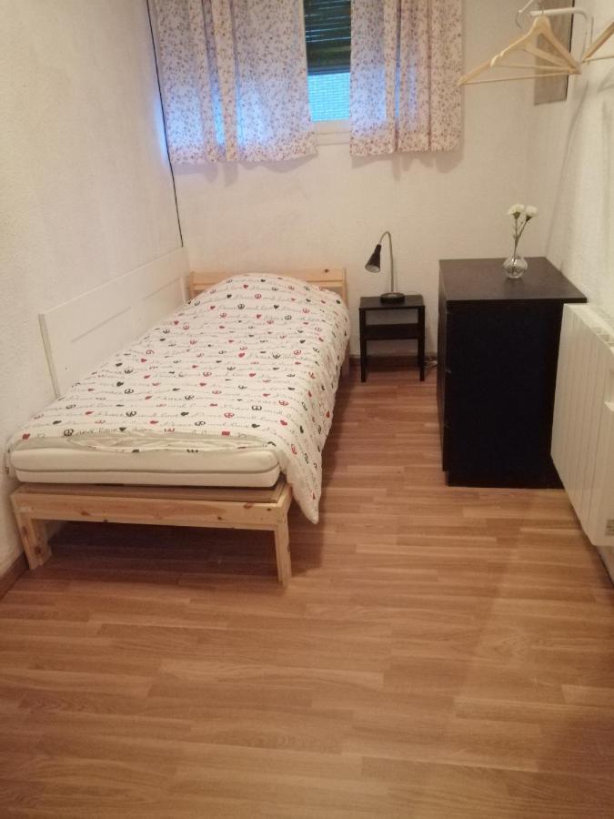 Vut Puente De Hierro Apartman Zaragoza Kültér fotó